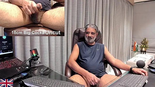 Snapshot of OnlineBossUK chatting on 02.16.26 OnlineBossUK online show from 02.16.26