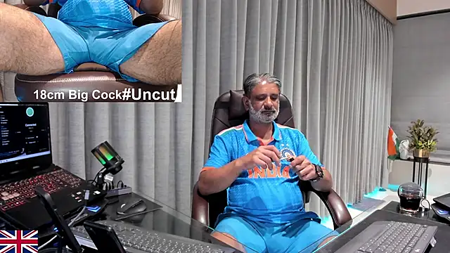 Snapshot of OnlineBossUK chatting on 02.24.26 OnlineBossUK online show from 02.24.26