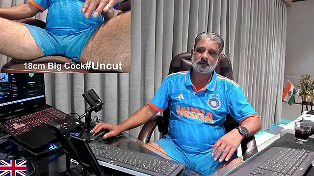 Snapshot of OnlineBossUK chatting on 03.08.26 OnlineBossUK online show from 03.08.26