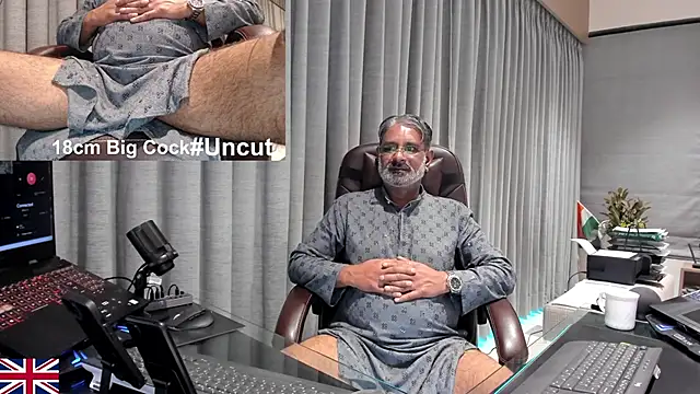 Snapshot of OnlineBossUK chatting on 03.18.26 OnlineBossUK online show from 03.18.26