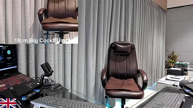 Snapshot of OnlineBossUK chatting on 03.29.26 OnlineBossUK online show from 03.29.26