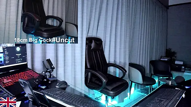 Snapshot of OnlineBossUK chatting on 04.14.26 OnlineBossUK online show from 04.14.26