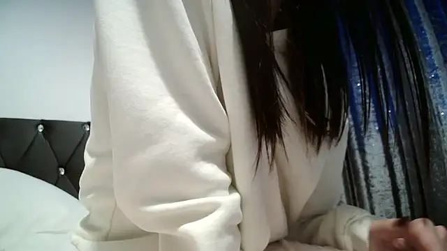 Snapshot of AaliyahLux chatting on 11.30.25 AaliyahLux online show from 11.30.25