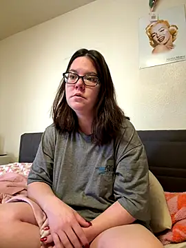 Snapshot of LacieStar chatting on 12.16.25 LacieStar online show from 12.16.25