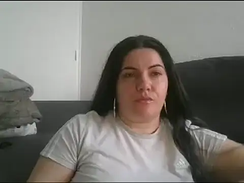 Snapshot of Squirtlady38 chatting on 02.04.25 Squirtlady38 online show from 02.04.25