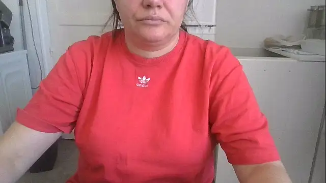 Snapshot of Squirtlady38 chatting on 10.16.25 Squirtlady38 online show from 10.16.25