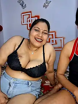 MOM-SUN-COUPLE online show from 01.03.25