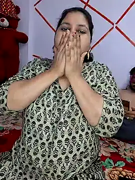 MOM-SUN-COUPLE online show from 01.24.25