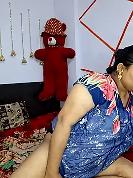 MOM-SUN-COUPLE online show from 01.26.25