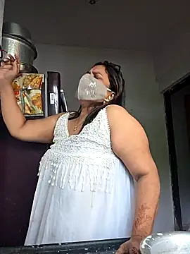 MOM-SUN-COUPLE online show from 10.05.25