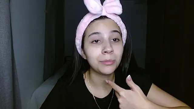 mia  lopez  online show from 11.13.25