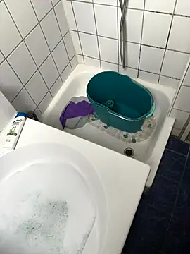 Snapshot of bastiiioooo chatting on 12.18.25 bastiiioooo online show from 12.18.25