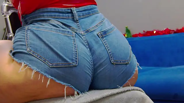 Katewalker  online show from 12.23.24