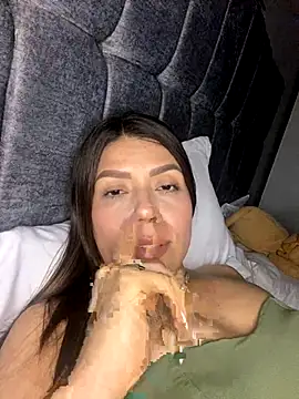 Snapshot of martina_contreras chatting on 11.16.25 martina contreras online show from 11.16.25