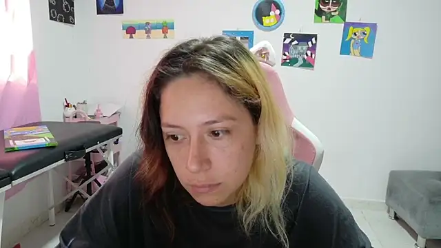 MommyMiaWs online show from 12.17.25