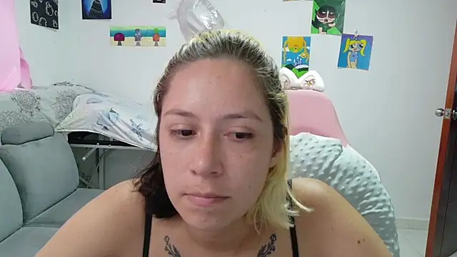 Snapshot of MommyMiaWs chatting on 04.29.26 MommyMiaWs online show from 04.29.26