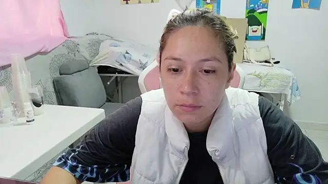 Snapshot of MommyMiaWs chatting on 05.06.26 MommyMiaWs online show from 05.06.26