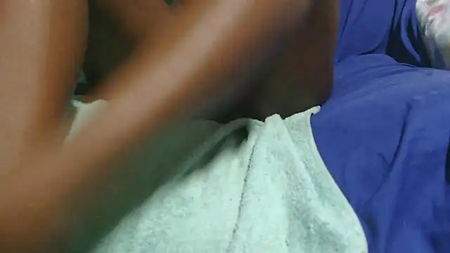 sluttylaura21 online show from 01.14.26