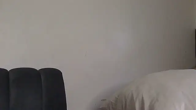 sluttylaura21 online show from 07.05.26