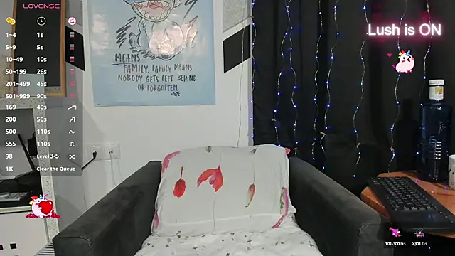 Snapshot of alexysgray chatting on 03.18.25 alexysgray online show from 03.18.25