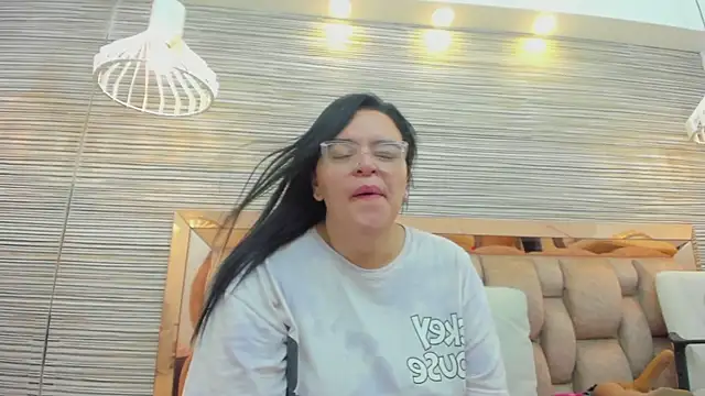 Snapshot of anette_cooper chatting on 10.31.25 anette cooper online show from 10.31.25