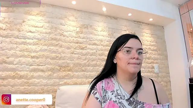 Snapshot of anette_cooper chatting on 12.15.25 anette cooper online show from 12.15.25