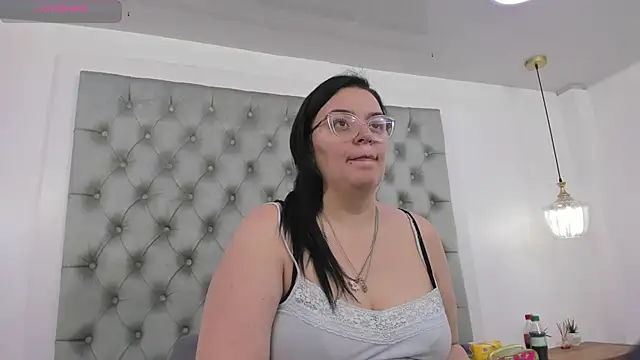 Snapshot of anette_cooper chatting on 12.22.25 anette cooper online show from 12.22.25