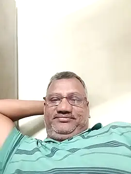 Snapshot of StarPacifist6 chatting on 12.17.25 StarPacifist6 online show from 12.17.25