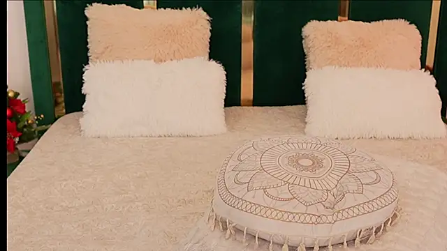 XeniaBlu online show from 12.16.25