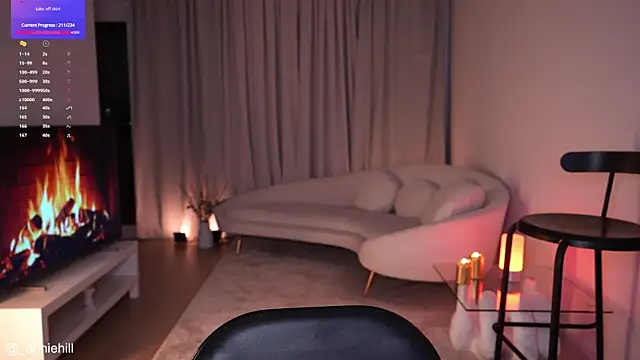 Snapshot of anniehillofficial chatting on 02.21.25 anniehillofficial online show from 02.21.25