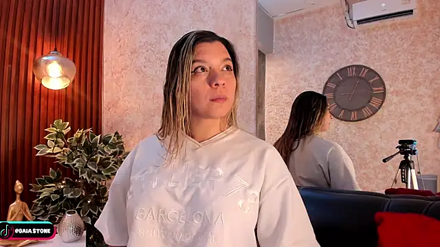 Gaia Stone online show from 01.05.25