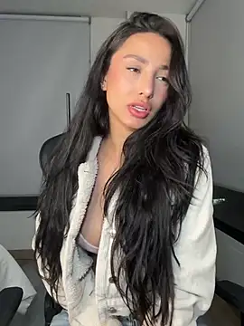 EvaMoet online show from 02.06.25