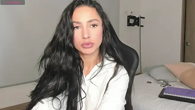 EvaMoet online show from 02.27.25