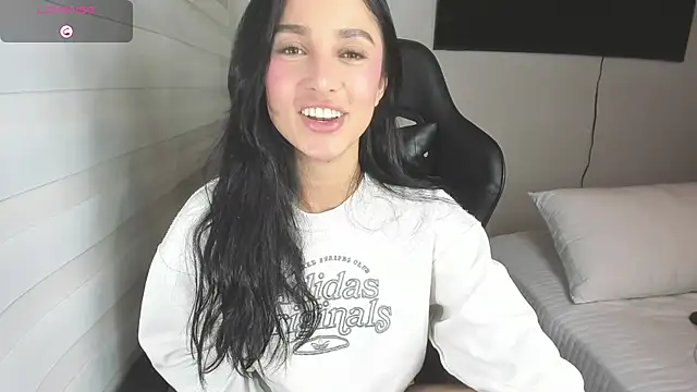 EvaMoet online show from 09.17.25