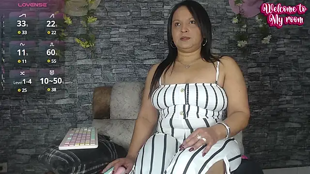 Snapshot of Danna_Paolaa_ chatting on 02.18.25 Danna Paolaa online show from 02.18.25