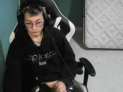 Snapshot of Jughead_16 chatting on 10.05.25 Jughead 16 online show from 10.05.25