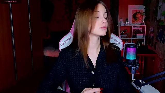 EdelineMaher online show from 12.21.24