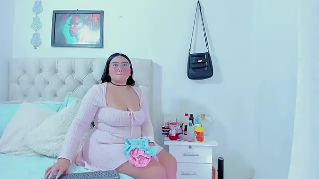 NayaWayne online show from 02.28.25