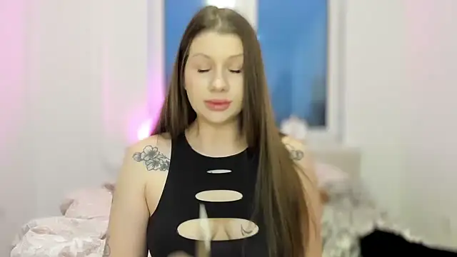 Snapshot of JuicyHelenX chatting on 11.11.25 JuicyHelenX online show from 11.11.25