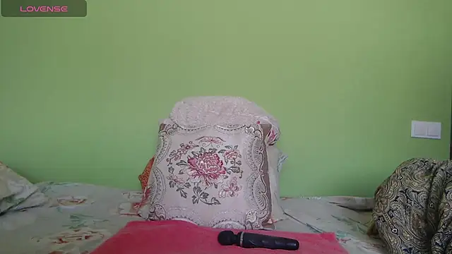 Snapshot of Sandra_Carina chatting on 02.19.26 Sandra Carina online show from 02.19.26