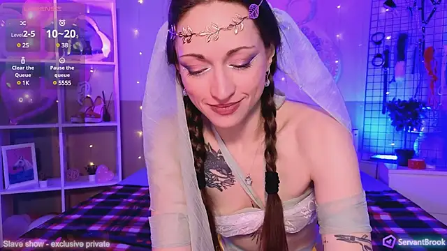 Snapshot of ServantBrook chatting on 02.08.25 ServantBrook online show from 02.08.25