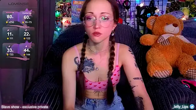 Snapshot of ServantBrook chatting on 10.08.25 ServantBrook online show from 10.08.25