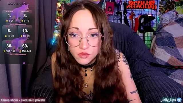 Snapshot of ServantBrook chatting on 11.04.25 ServantBrook online show from 11.04.25