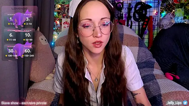 Snapshot of ServantBrook chatting on 11.09.25 ServantBrook online show from 11.09.25