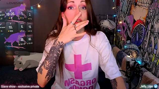 Snapshot of ServantBrook chatting on 11.20.25 ServantBrook online show from 11.20.25