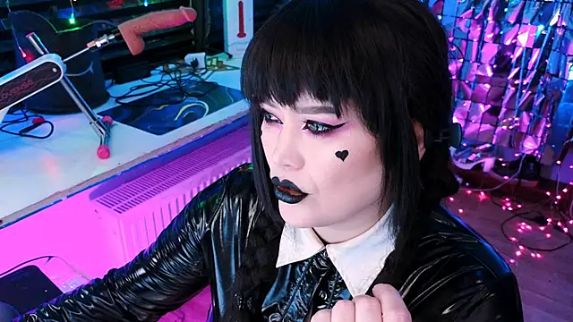 wickedxqueen online show from 02.13.25