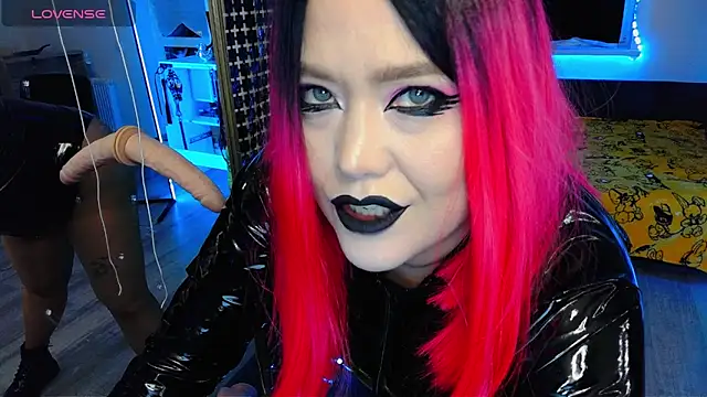 Snapshot of wickedxqueen chatting on 04.19.26 wickedxqueen online show from 04.19.26