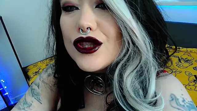 Snapshot of wickedxqueen chatting on 04.22.26 wickedxqueen online show from 04.22.26