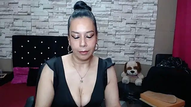 MarianaNight02 online show from 12.15.25