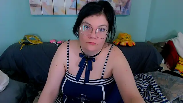 Snapshot of EverlyRays chatting on 04.18.26 EverlyRays online show from 04.18.26